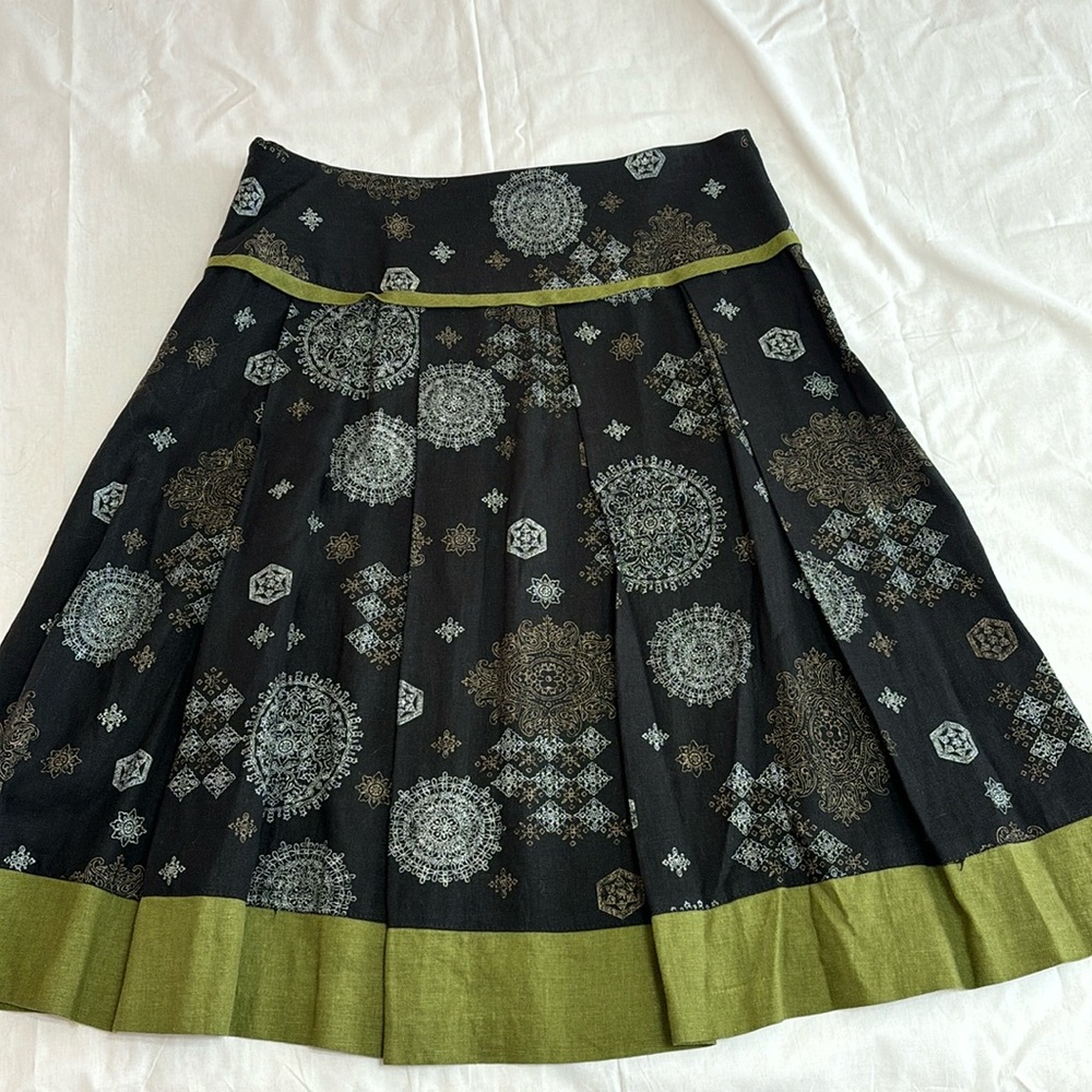 Black print skirt